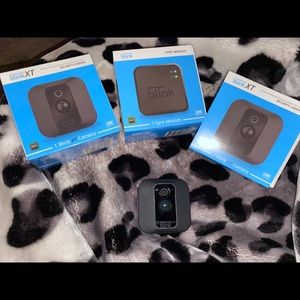 3 blink XT Battery-Powered Indoor/Outdoor HD Video Security Camera